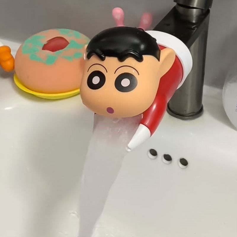 Plumbing - クレヨンしんちゃんの可愛いデザインの、水しぶき防止機能付き蛇口エクステンダー。キッチンやバスルームのシンクに取り付けて、節水効果を実現。